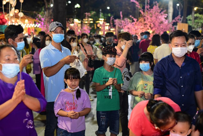 Chùm ảnh mồng một Tết Nhâm Dần